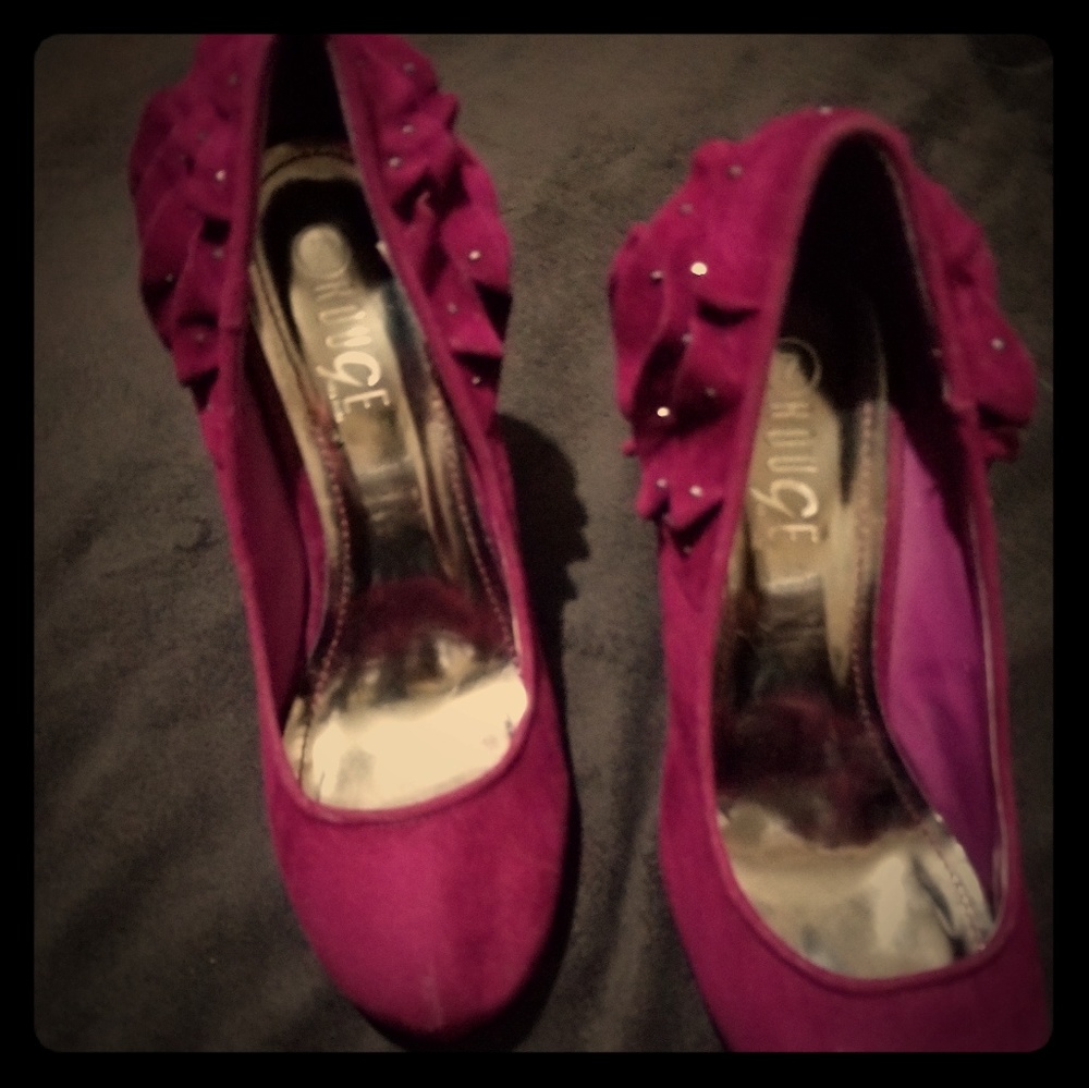 Rouge heels